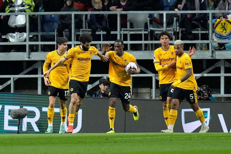 Wolves striker Larsen expresses shame in team's recent performance