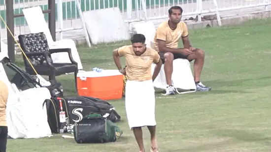 Babar Azam's wardrobe malfunction before prayers in Pakistan's training leads to desperate towel wrap